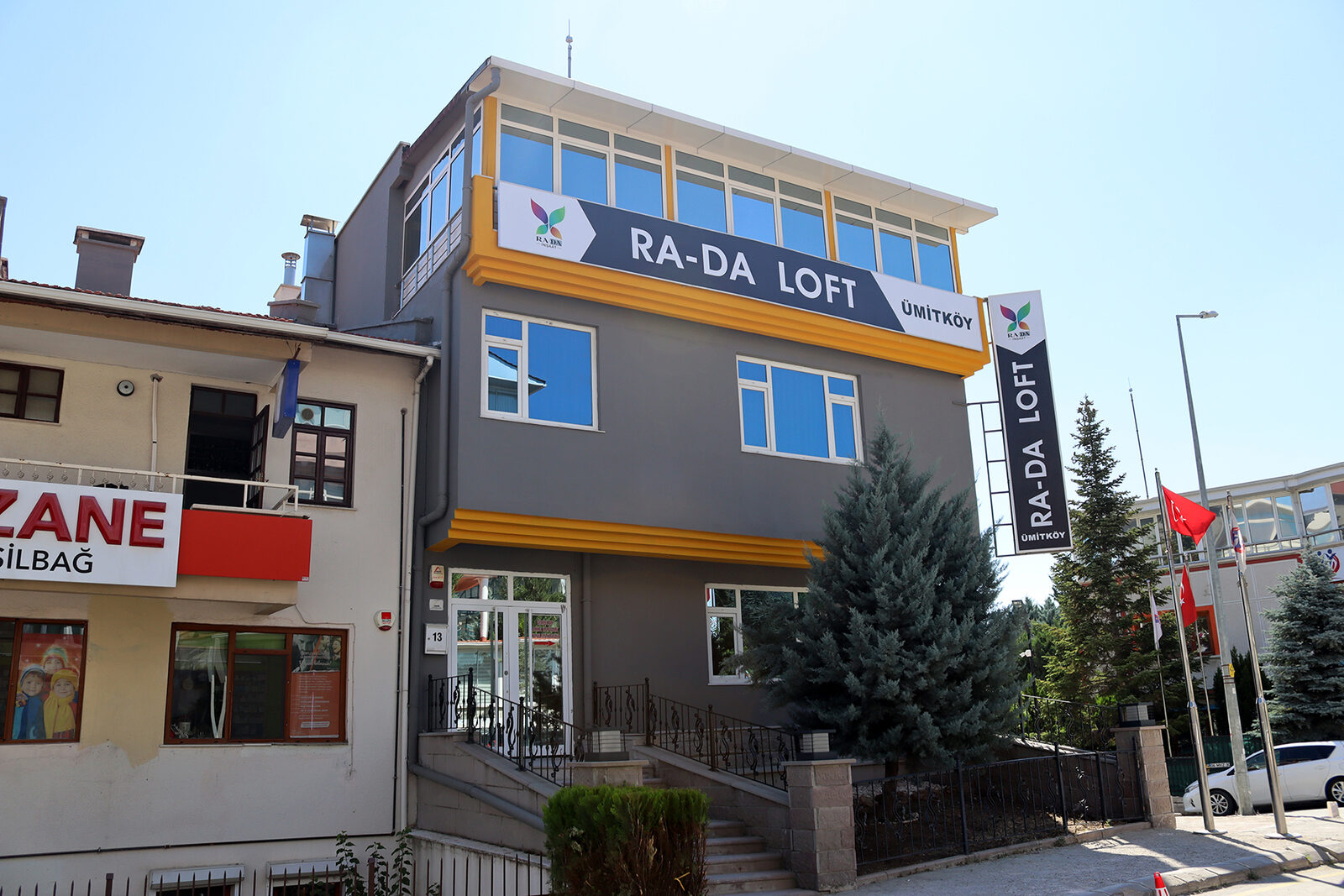 Kaliteli çalışma ortamı: masa, ışık ve internet üçlüsü